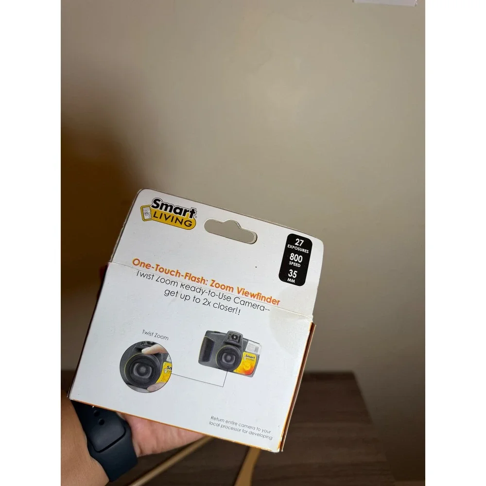 Smart Living Disposable Camera 2x Twist Zoom Flash 35mm ISO 800 27 Exp